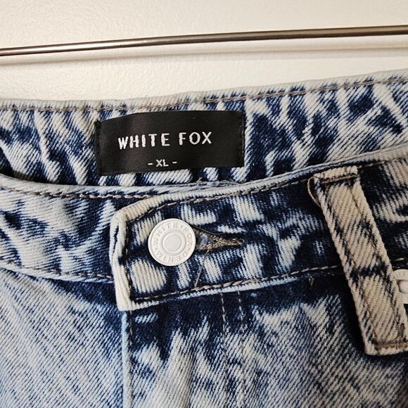 EUC LIKE NEW WHITEFOX LIGHT WASH HIGH RISE MOM JEANS SIZE XL - Picture 12 of 16